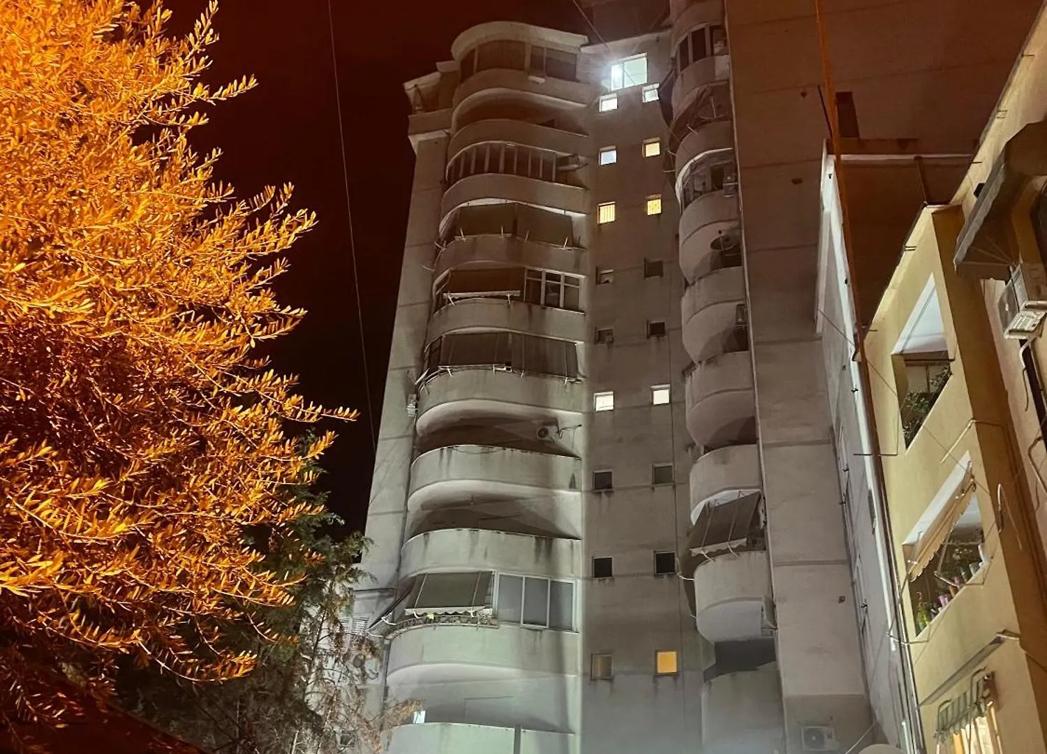 Deoni Apartment Luxury ティラナ